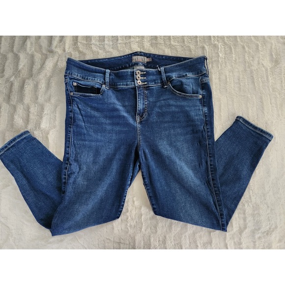 Torrid Super Soft Denim Jeans Jeggings Womens Size 18S Inseam 26" - Picture 1 of 7